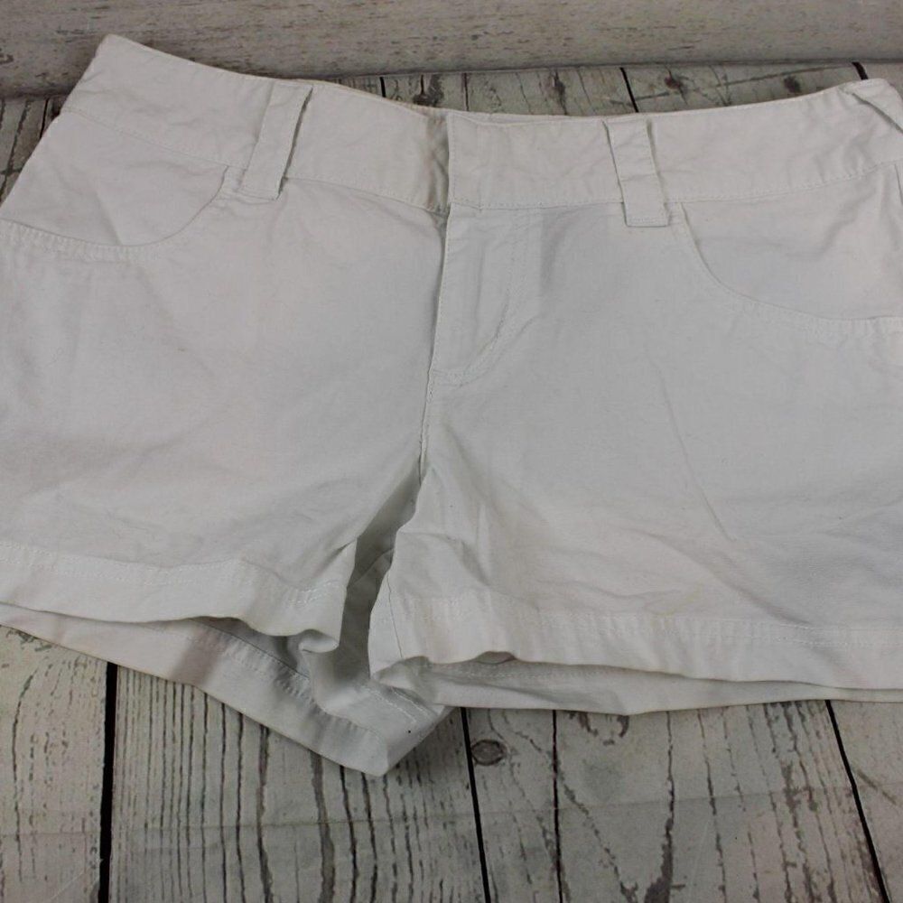 OAKLEY Womens 7 / 8 White Shorts
